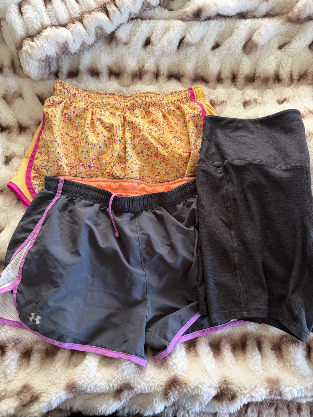 VGUC women’s large athletic shorts bundle